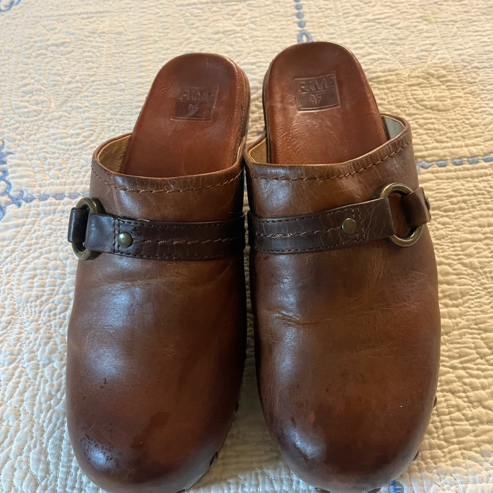 Frye Clara “O-ring” Clogs